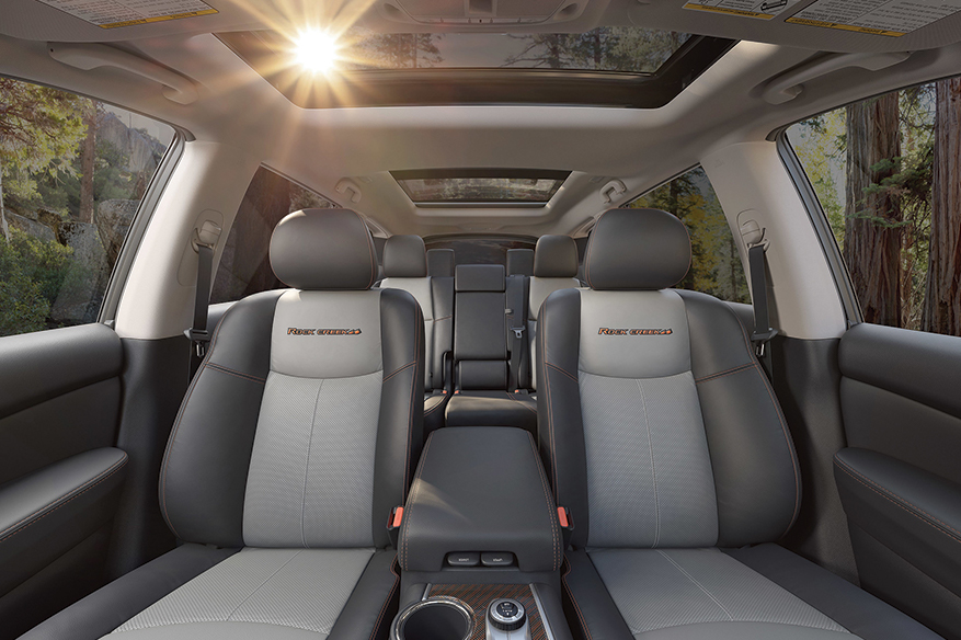 Nissan2020-Pathfinder-interior.jpg