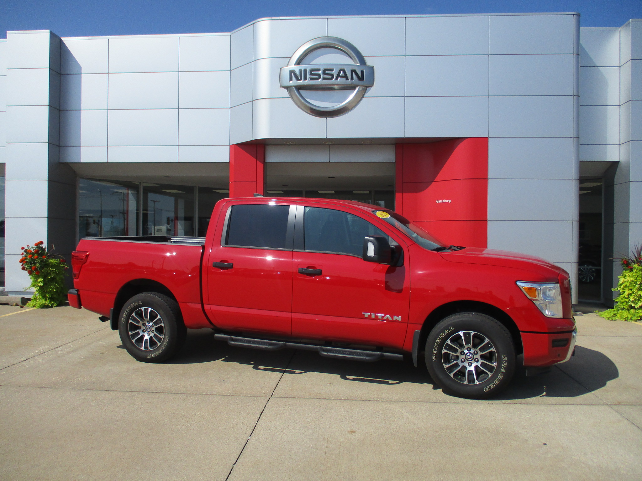 Used 2022 Nissan Titan 4x4 Crew Cab SV Galesburg IL Nissan Dealer U106166