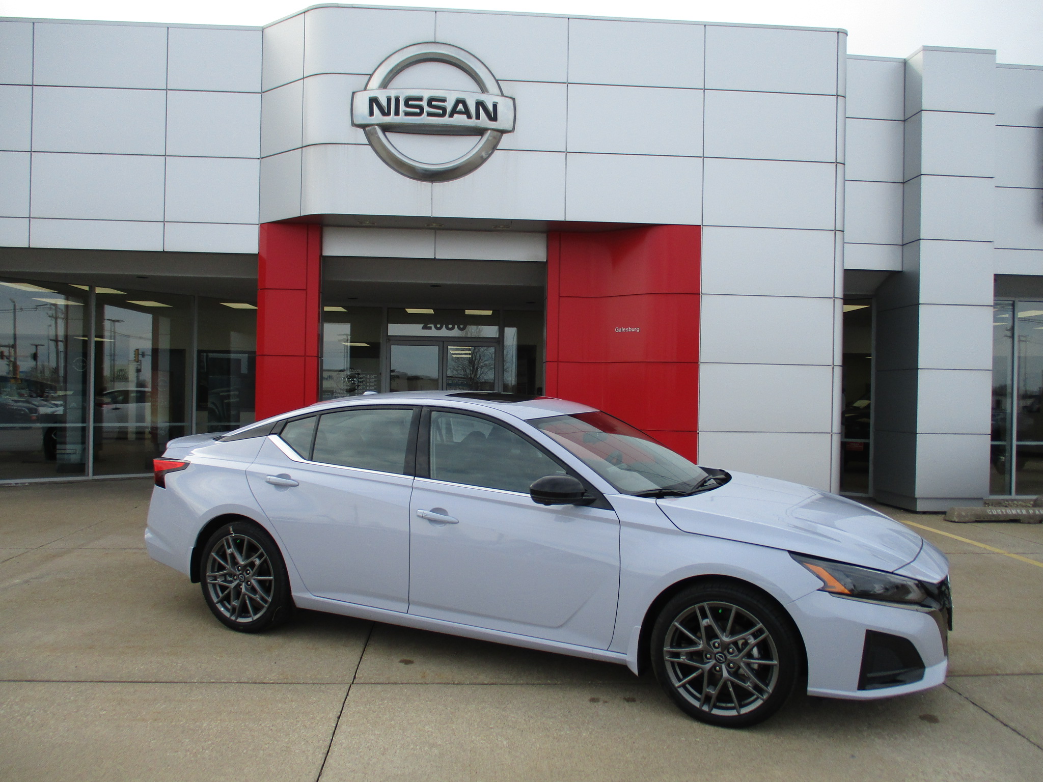 New 2024 Nissan Altima 2.0 SR Sedan Galesburg IL Nissan Dealer N382375