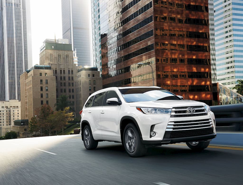 Salmon Arm Toyota >> 2019 Toyota Highlander Vs 2019 Honda Cr V Salmon Arm Bc Salmon Arm Toyota >> 2019 Toyota Highlander Vs 2019 Honda Cr V Salmon Arm Bc