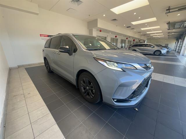 2024 Toyota Sienna XSE photo 2