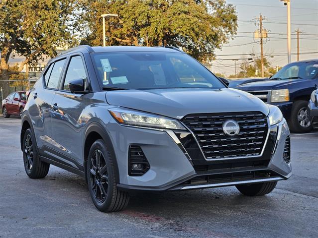 2024 Nissan Kicks SR 2