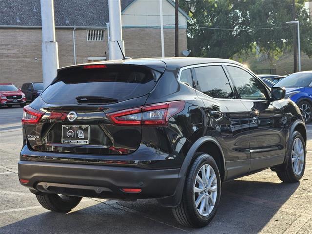 2022 Nissan Rogue Sport S 3