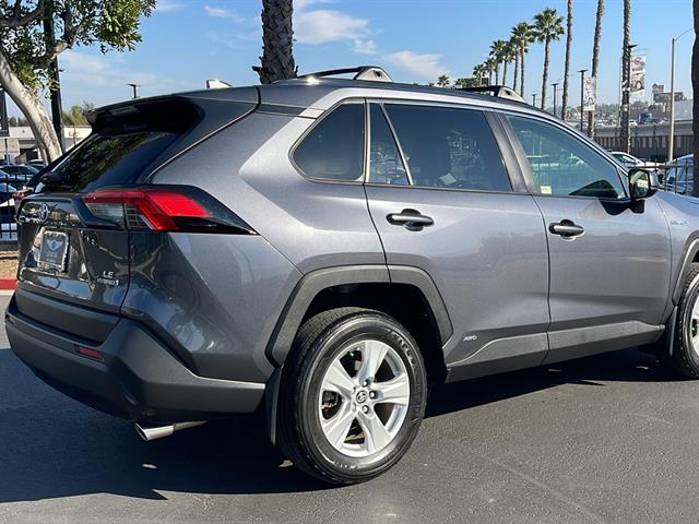 2021 Toyota RAV4 LE 7