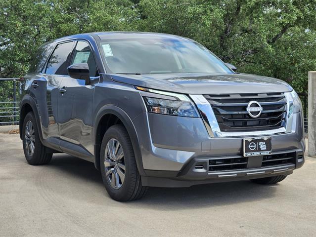 2024 Nissan Pathfinder S 2