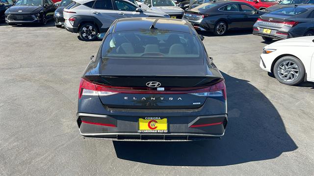 2025 Hyundai Elantra Hybrid Blue 8