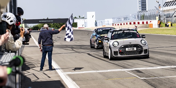 MINI JOHN COOPER WORKS, BULLDOG RACING OFF TO HOT START IN 2025