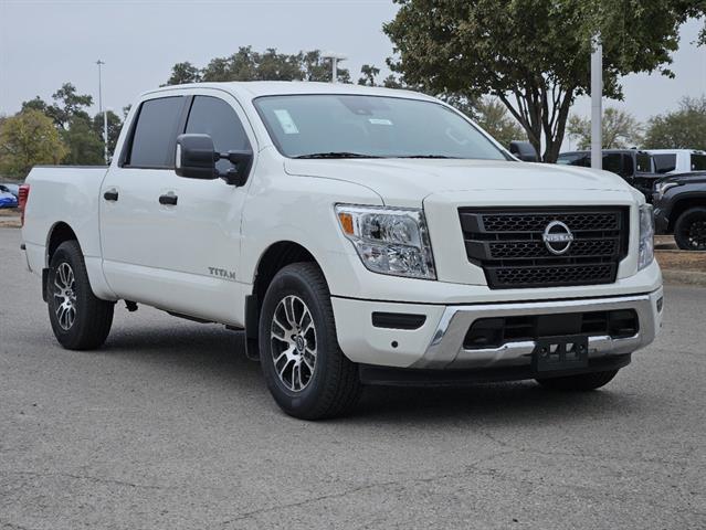 2024 Nissan Titan SV 2