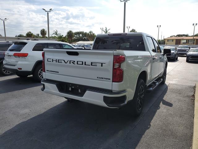 View vehicle photo 7