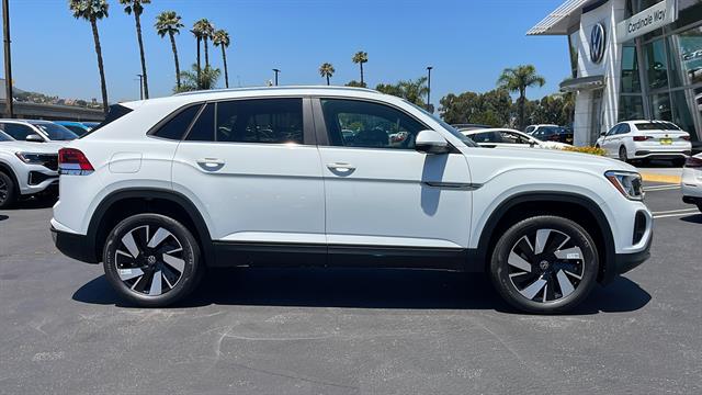 2024 Volkswagen Atlas Cross Sport SE 10