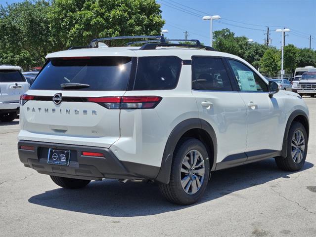 2024 Nissan Pathfinder SV 4