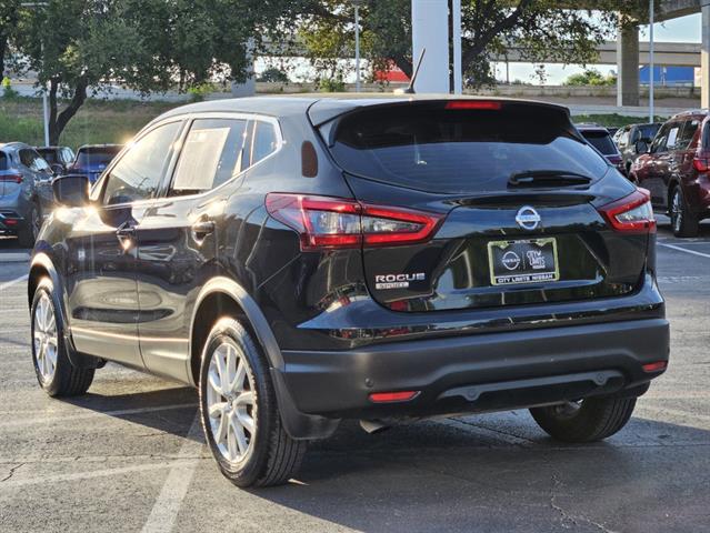 2022 Nissan Rogue Sport S 5