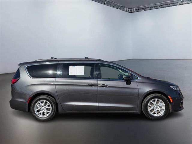 2022 Chrysler Pacifica Touring L 3