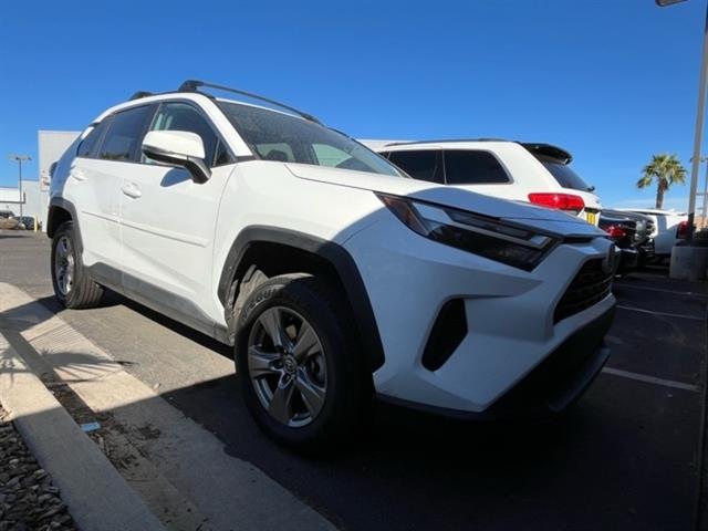 2022 Toyota RAV4 XLE 2