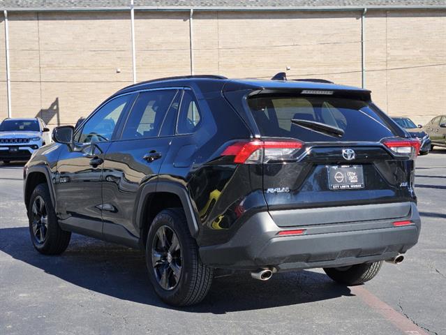 2022 Toyota RAV4 XLE 3