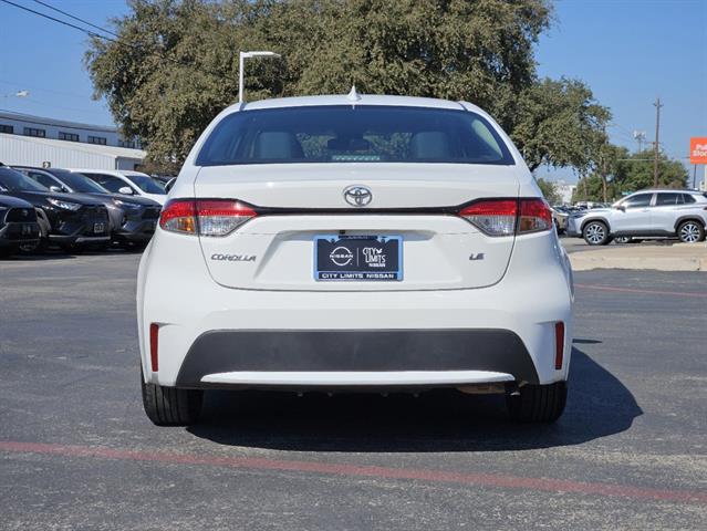 2022 Toyota Corolla LE 4