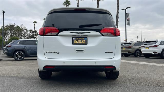 2018 Chrysler Pacifica Limited 10