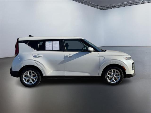 2022 Kia Soul LX 3