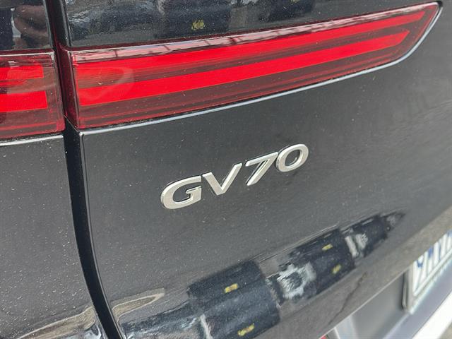 2025 Genesis GV70  29