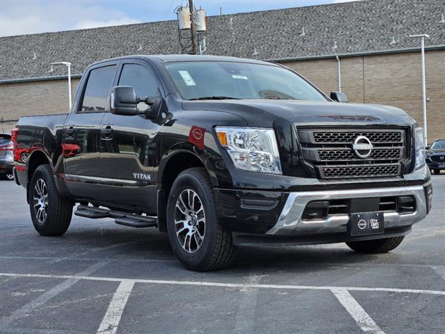 2024 Nissan Titan SV 2