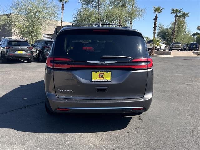 2022 Chrysler Pacifica Touring L 6