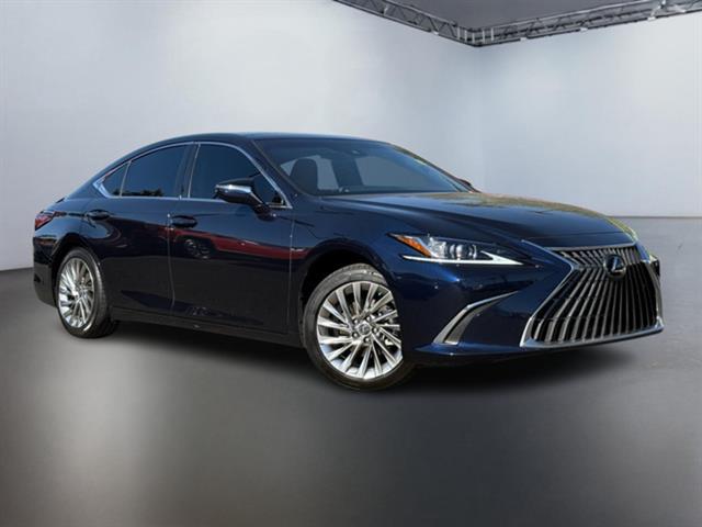 2023 Lexus ES Luxury 2