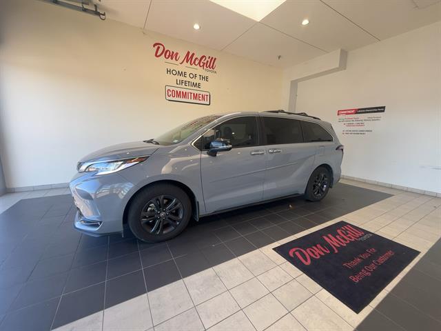 Toyota Sienna's photo