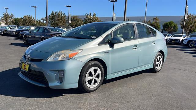 2014 Toyota Prius Three 13