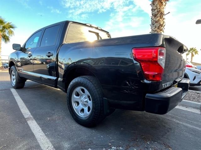 2018 Nissan Titan SV 4