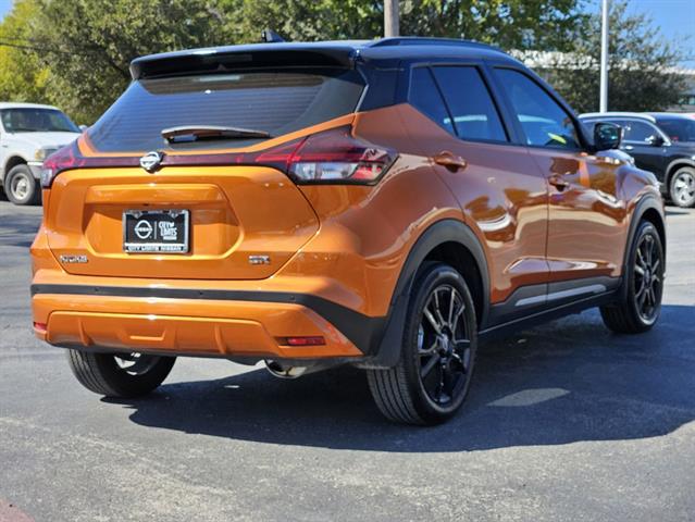 2023 Nissan Kicks SR 5