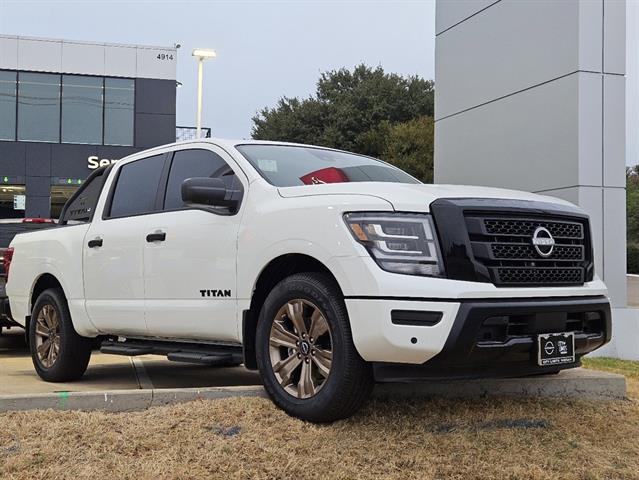 2024 Nissan Titan SV 3