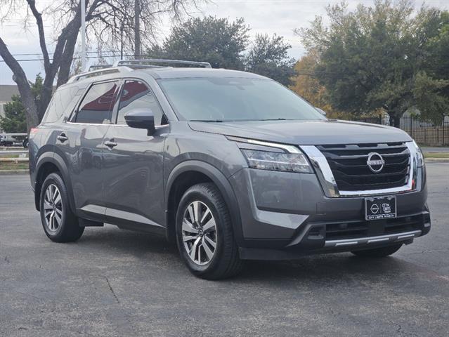 2023 Nissan Pathfinder SL 2