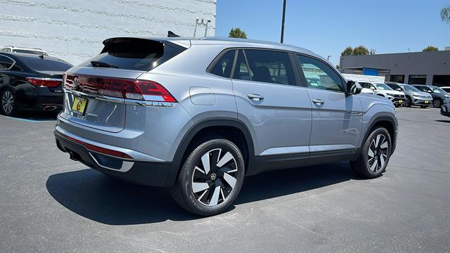 2024 Volkswagen Atlas Cross Sport SE 4