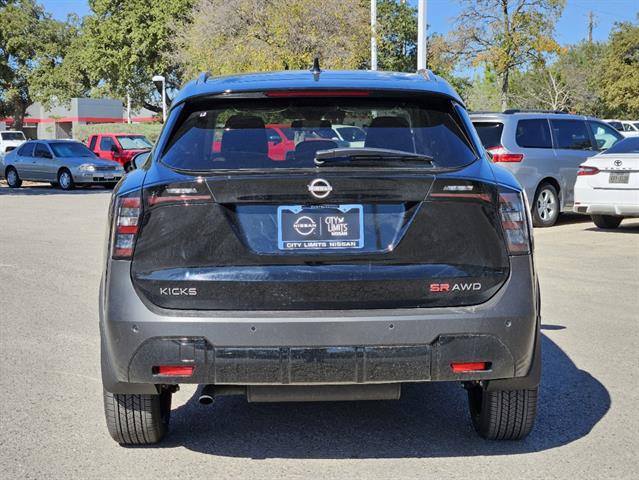 2025 Nissan Kicks SR 4