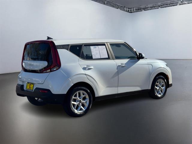 2022 Kia Soul LX 4