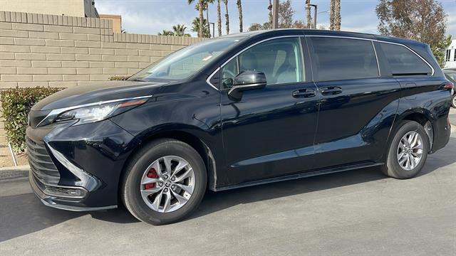 2023 Toyota Sienna LE 8-Passenger 8