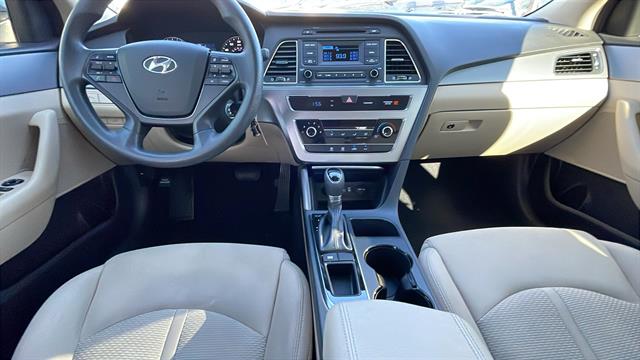 2015 Hyundai Sonata SE 16