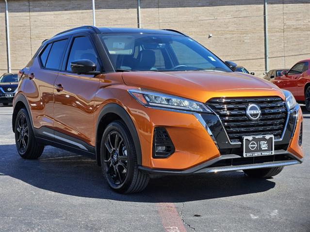 2023 Nissan Kicks SR 2