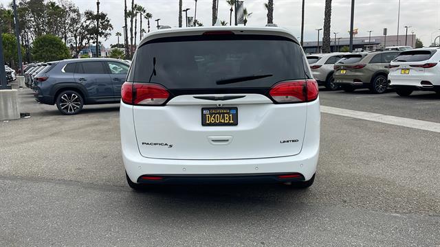 2018 Chrysler Pacifica Limited 9