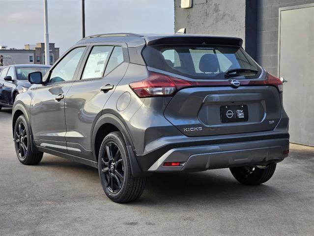 2024 Nissan Kicks SR 4