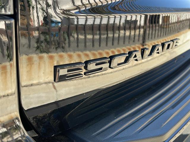 2022 Cadillac Escalade ESV Premium Luxury 4