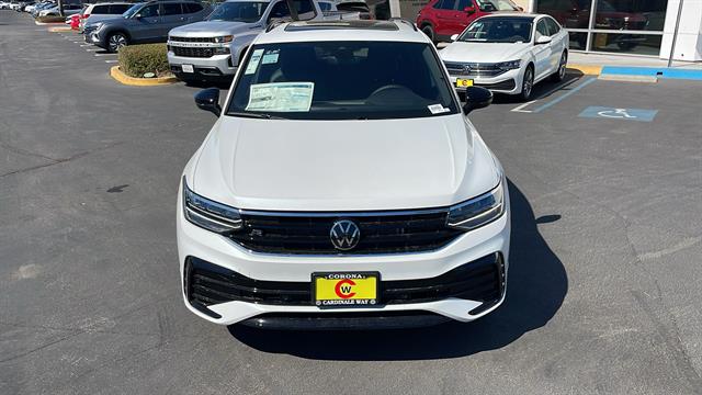 2024 Volkswagen Tiguan SE R-Line Black 2