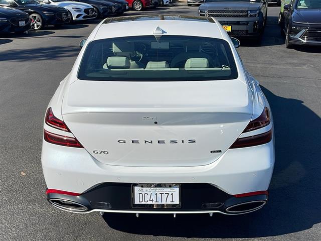 2024 Genesis G70 3.3T Sport Advanced 8