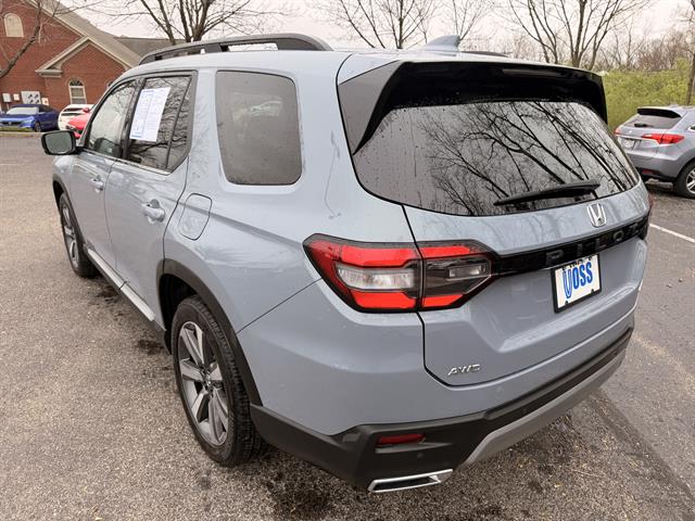 View vehicle photo 6