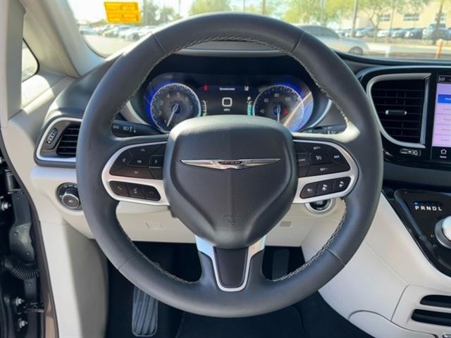 2022 Chrysler Pacifica Touring L 21