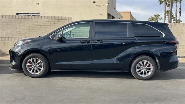 2023 Toyota Sienna LE 8-Passenger 7