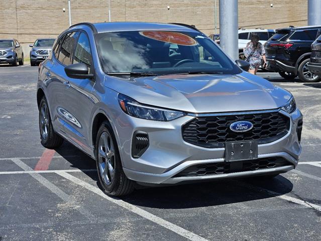 2023 Ford Escape ST-Line 2