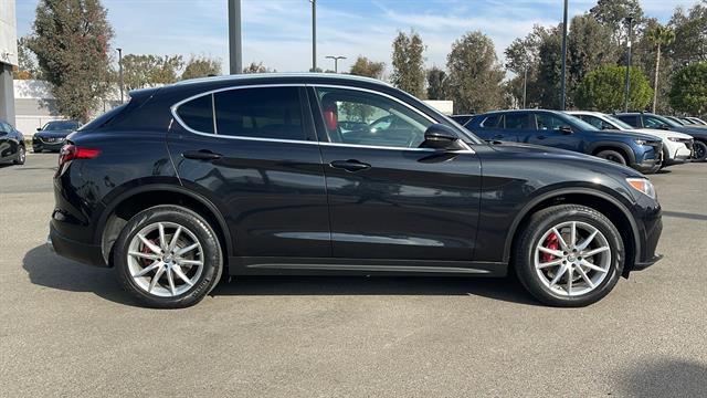 2019 Alfa Romeo Stelvio Ti Lusso 6