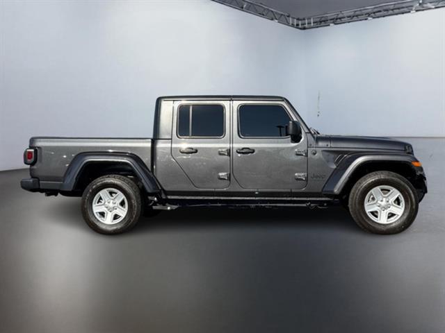 2021 Jeep Gladiator Sport S 3