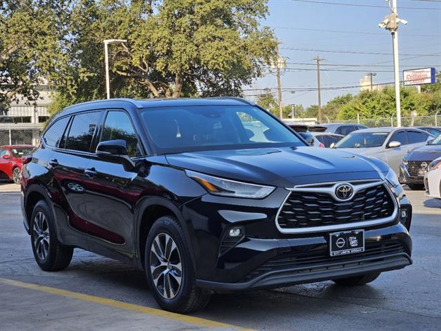 2021 Toyota Highlander XLE 2